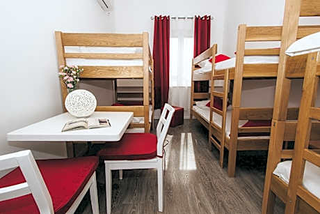 Bed in 6-Bed Mixed Dormitory Room