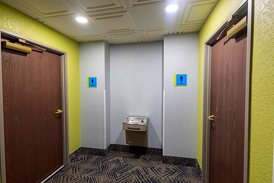 Countryside Inn and Suites