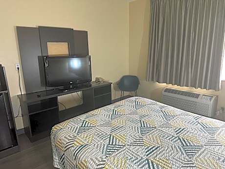 Queen Room - Disability Access - Non-Smoking