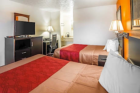 2 Queen Beds, Smoking