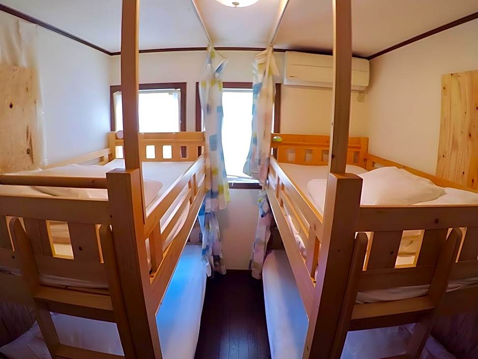 Iza Kamakura Guest House And Bar