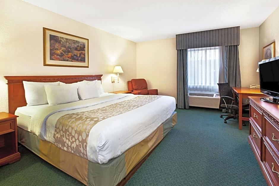 La Quinta Inn & Suites by Wyndham Detroit Canton