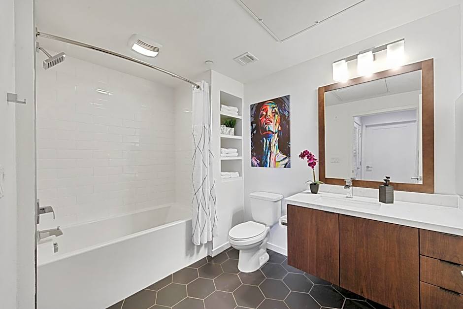 Fairfax District Chic City Oasis 2 BR Apt with Den 136