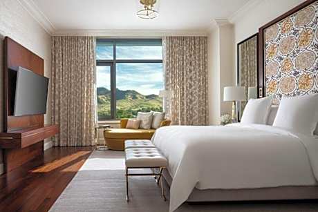 Westlake Corner Suite