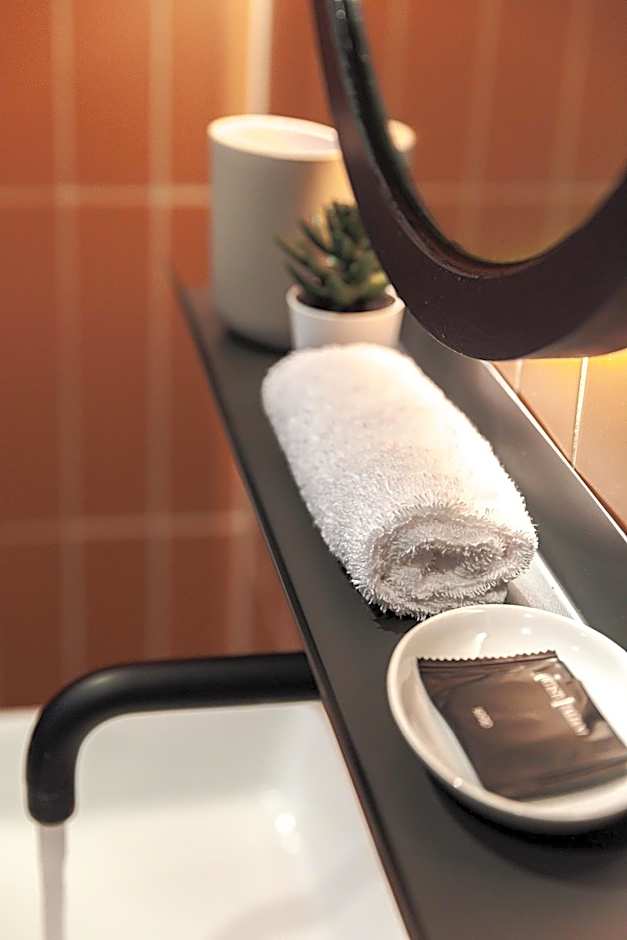 Bonnie Athens by Nin&Bau