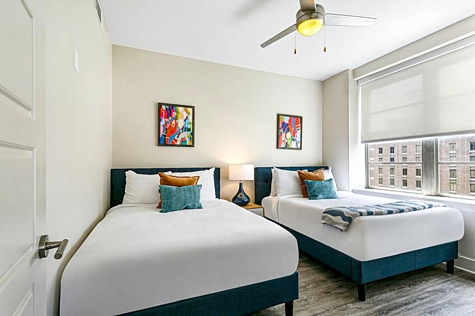 Spacious 4BR Luxury Condo Steps to French Quarter