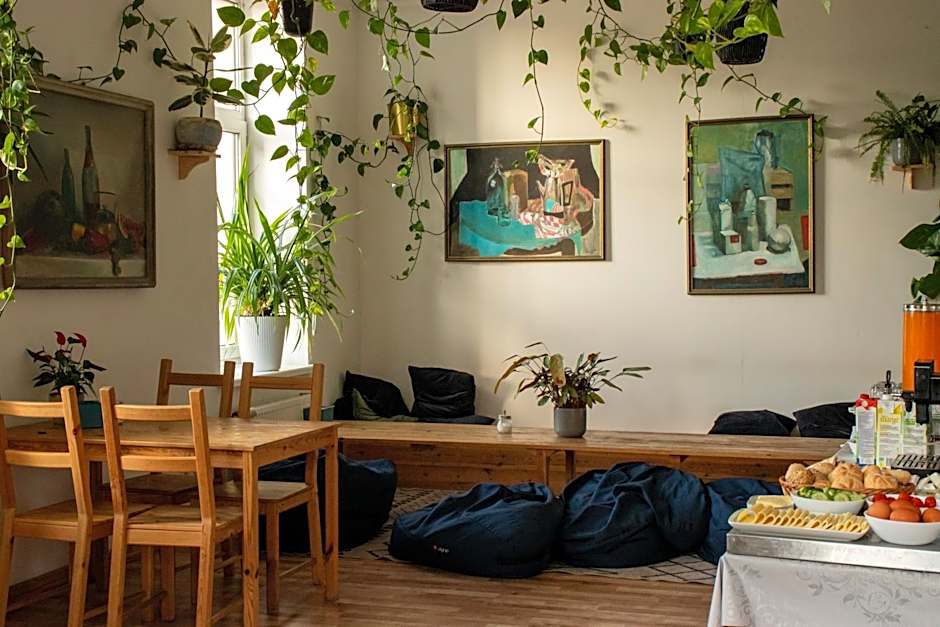 Cinnamon Sally Backpackers Hostel