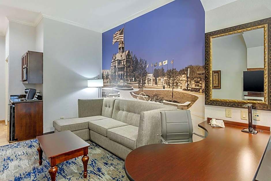 Clarion Pointe Sulphur Springs