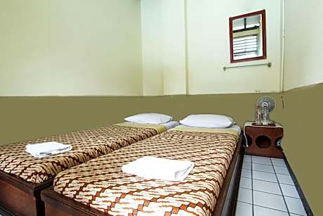 Economy Twin With Shared Bathroom - Fan