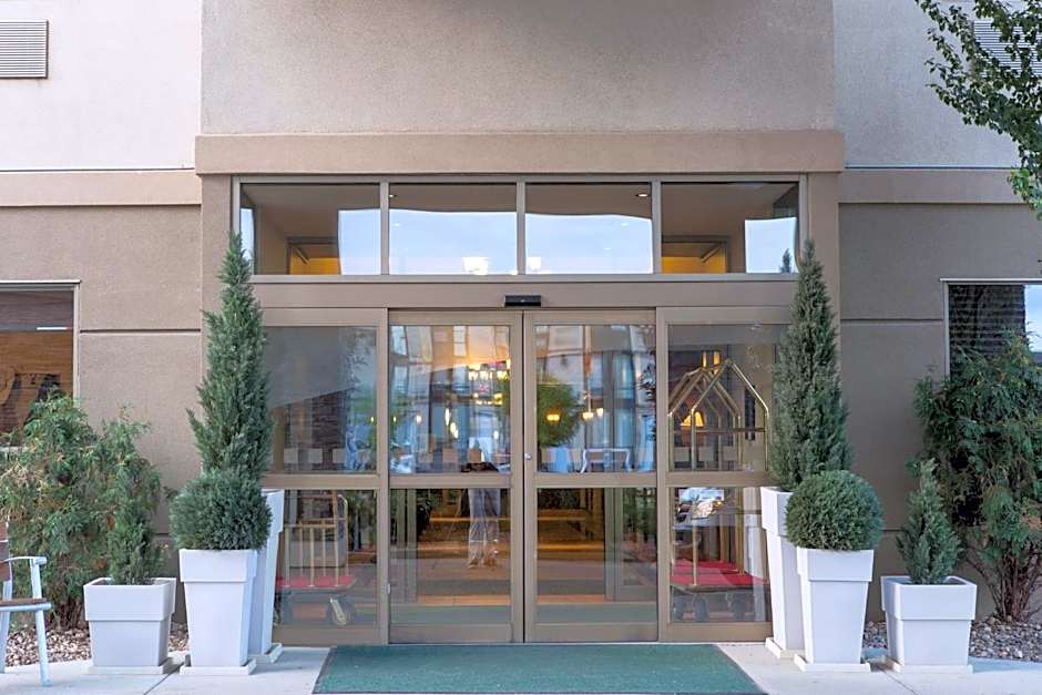 Holiday Inn & Suites Lloydminster By IHG