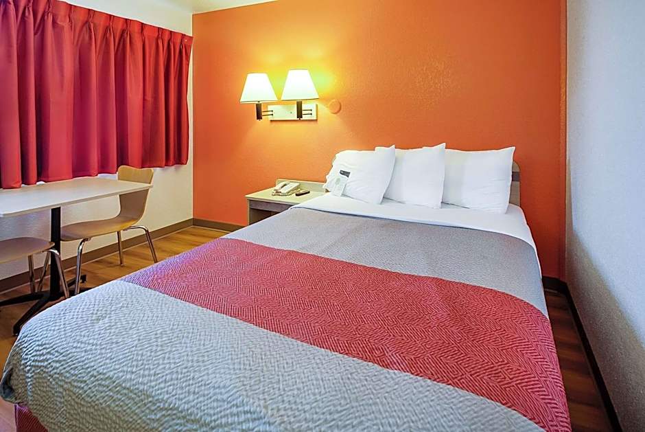 Motel 6-Lenexa, KS - Kansas City Southwest