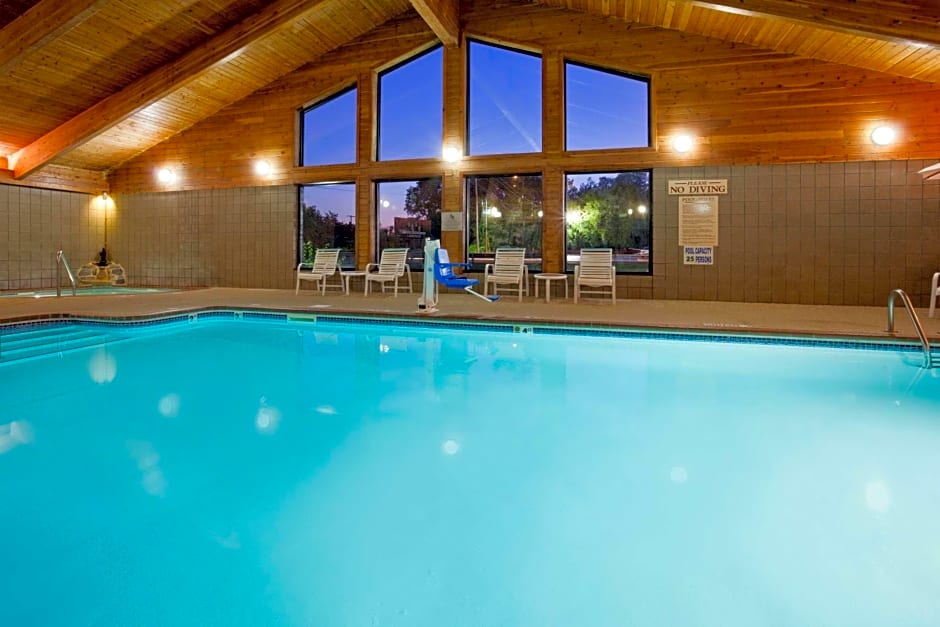AmericInn by Wyndham Menominee