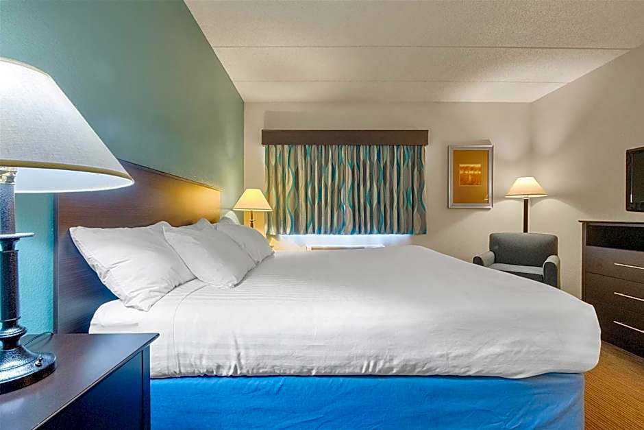 AmericInn by Wyndham Green Bay East