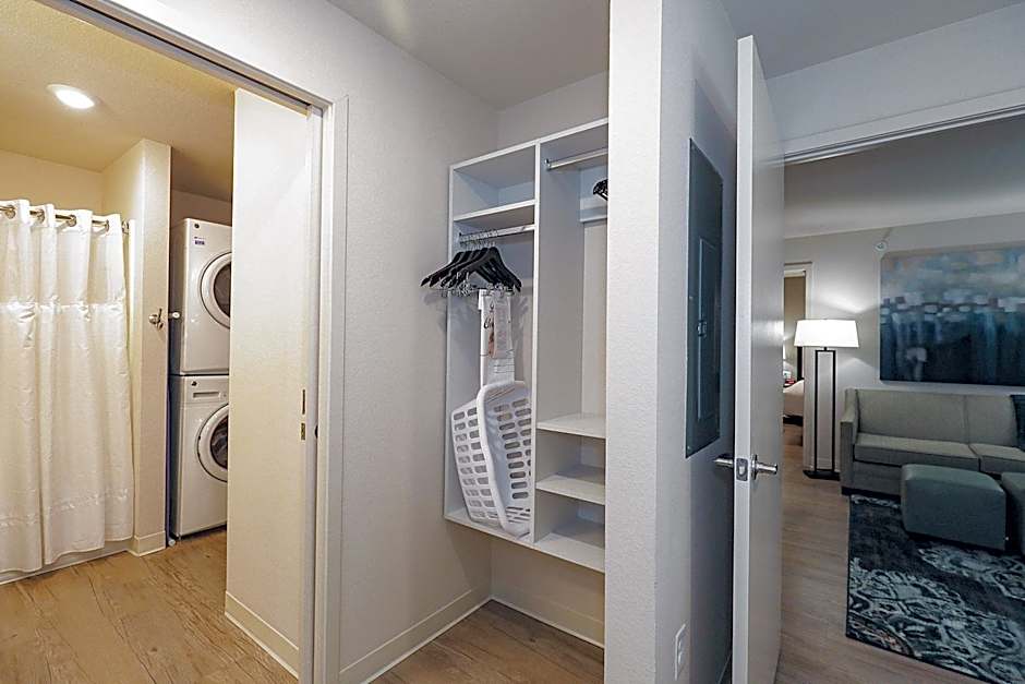 WaterWalk Extended Stay by Wyndham Kansas City - Overland Pk
