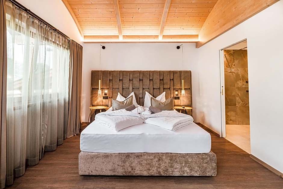 Photo 1 of 4 of 1 King Bed Suite, Balcony