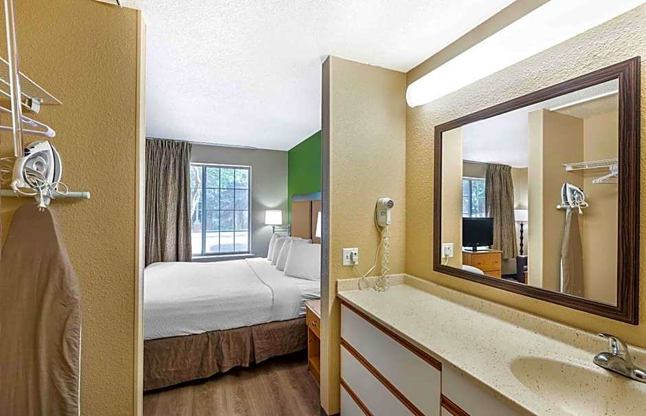 Studio 6 Extended Stay Milwaukee Brookfield WI