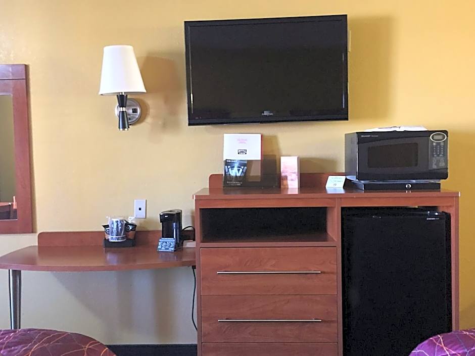 Royal Inn Pearsall