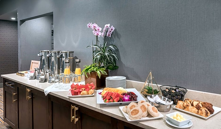 Crowne Plaza Providence-Warwick (Airport) by IHG