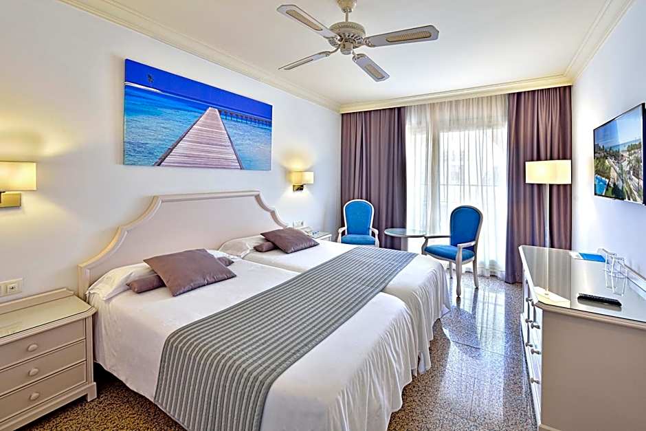 Photo 1 of 3 of 1 Double Bed or 2 Beds, Side Sea View