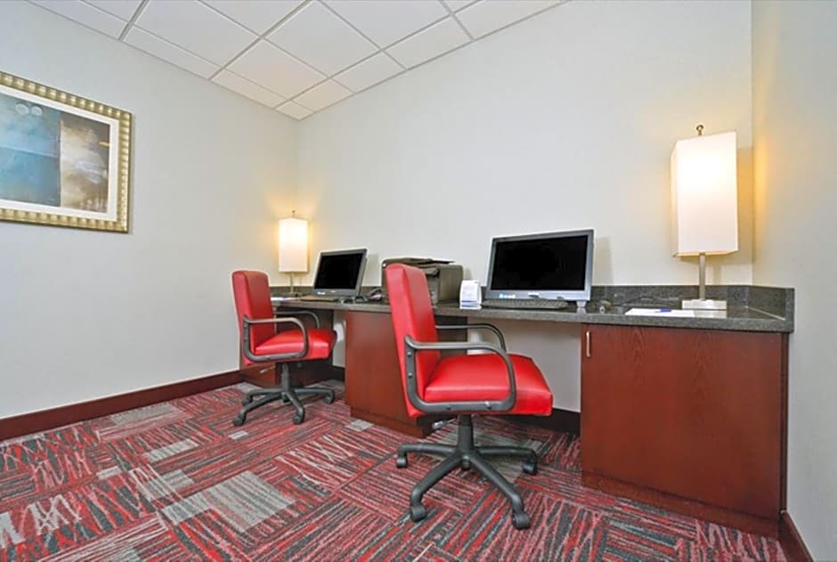 Holiday Inn Express & Suites Utica, an IHG Hotel