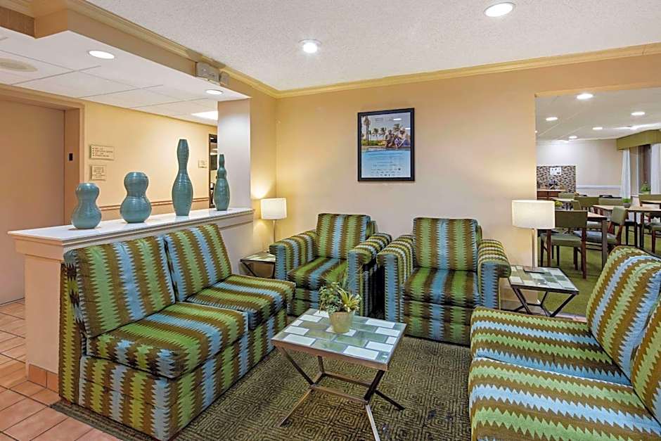 La Quinta Inn & Suites by Wyndham Sunrise Sawgrass Mills