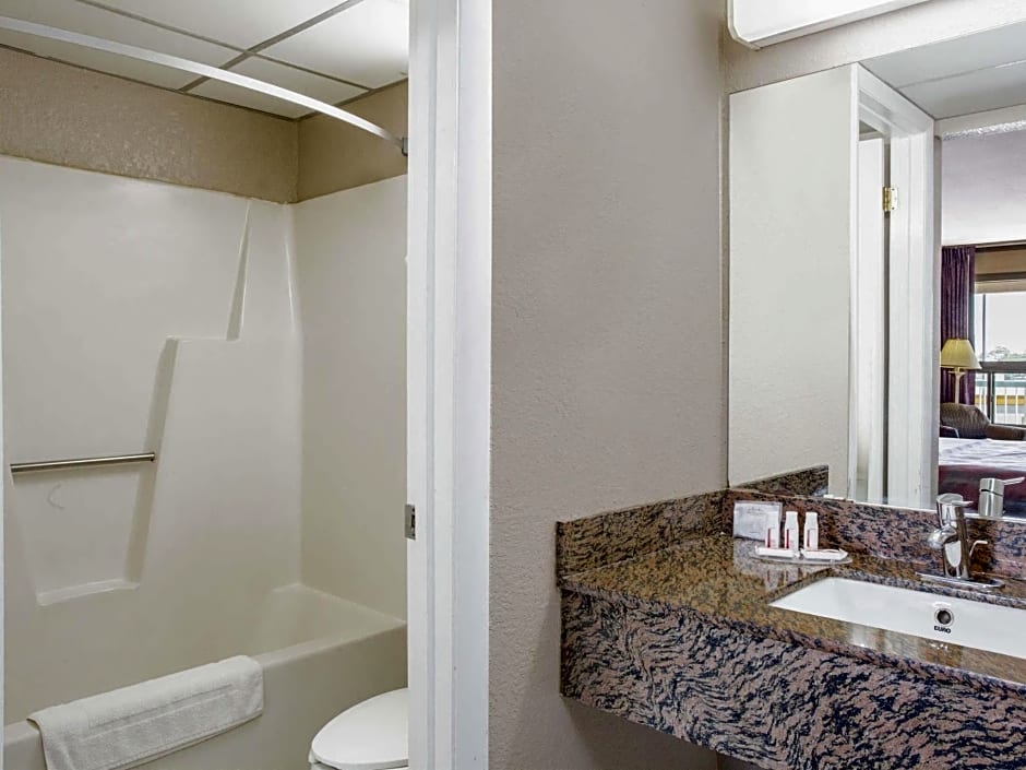 Ramada Hotel & Conference Center by Wyndham Edgewood