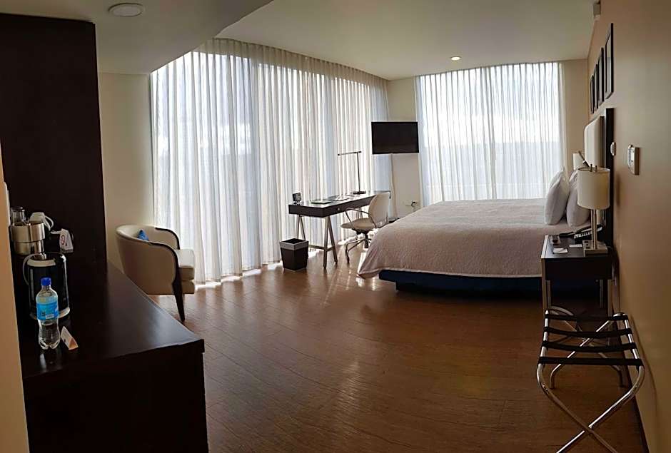 Hampton Inn By Hilton Santa Cruz Equipetrol
