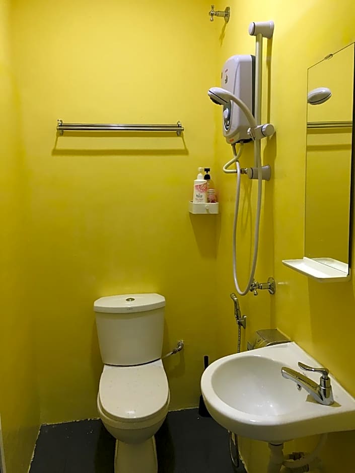 Moon Eleven Hostel Airport Transit - KLIA