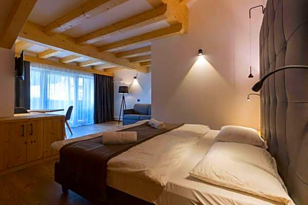 Arnica Mountain Hotel