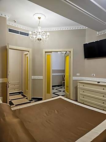 Deluxe King Suite