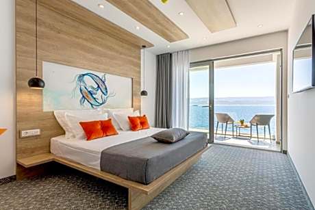 Superior room with balcony and sea view