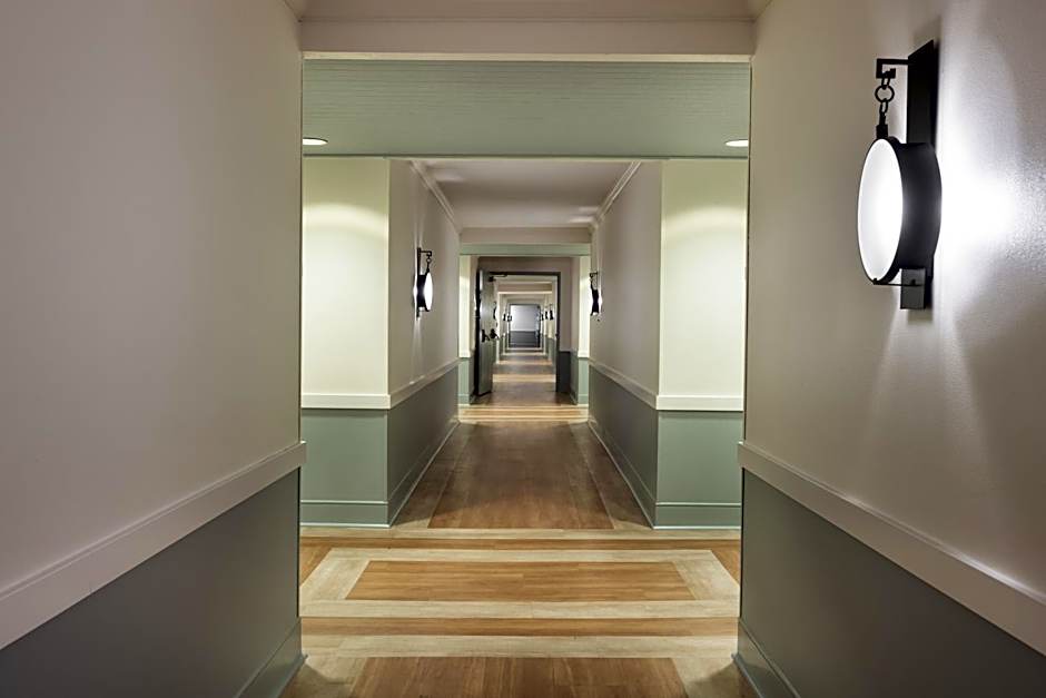 The Anza - A Calabasas Hotel