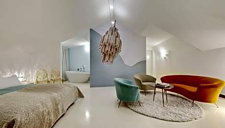 Penthouse Suite with Hot Tub