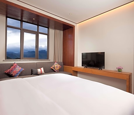 King Guest Room Higher Floor