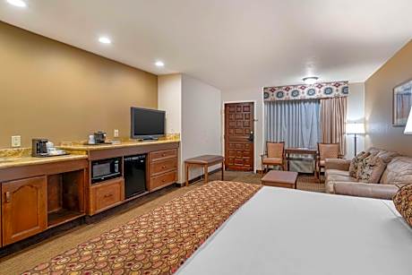 Suite 1 King 1 Queen Bed Mobility Accessible Comms Assist Bathtub Non-Smoking Continental Breakfast