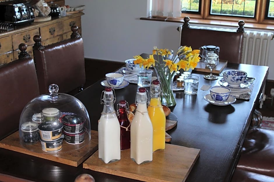 Hood Lane Farm - The Parlour - Self Catering Ground Floor Apartment