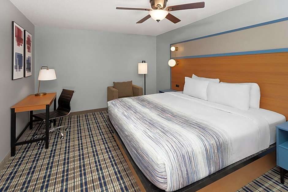 AmericInn by Wyndham Lake Mills