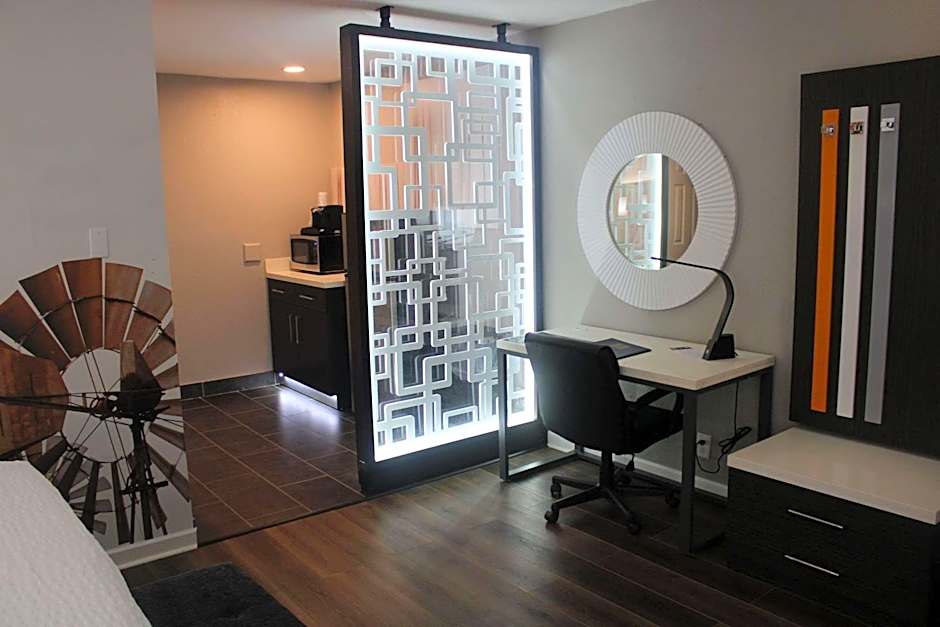 Clarion Pointe Marshall