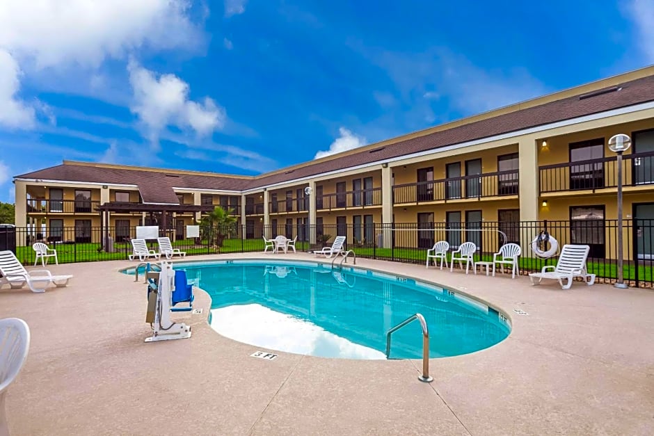 Quality Inn Coliseum
