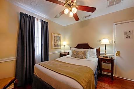 Standard Room with One Queen Bed