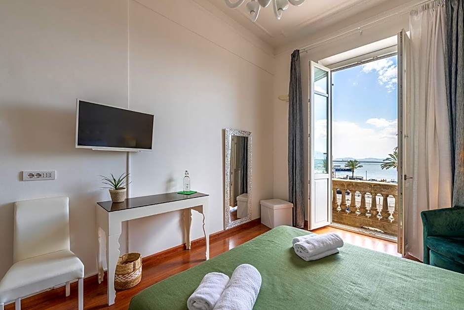 Blanco Rooms
