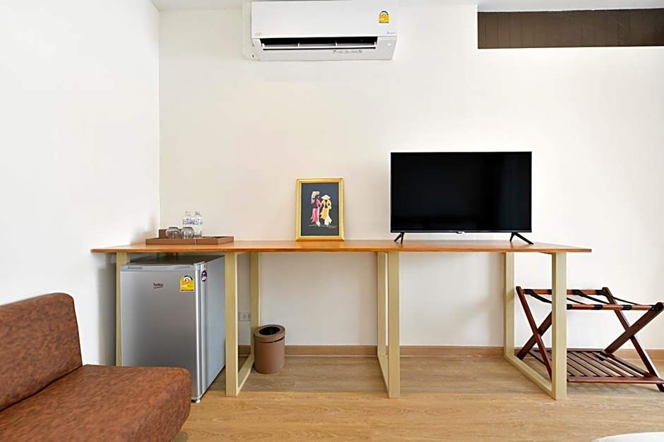 Ratchathewi Hyde Away