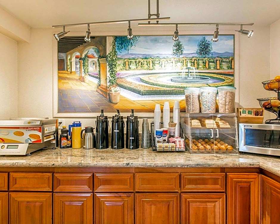 Rodeway Inn & Suites Colton-Riverside