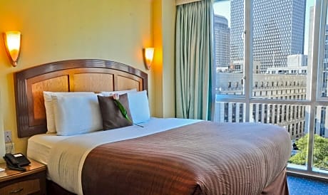 Deluxe King Suite Park View