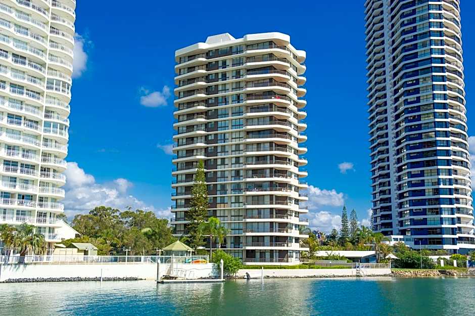 Broadwater Shores Waterfront Apartments