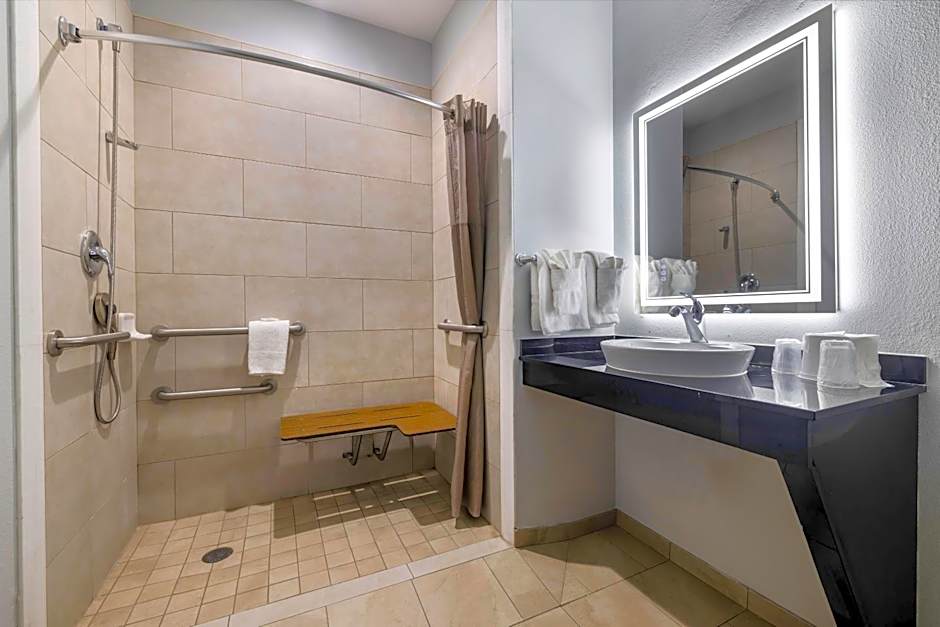 Studio 6 Suites Texas City, TX I 45 South