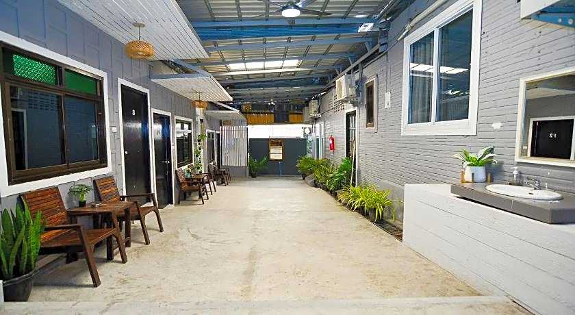 Eclipse Hostel and Bar