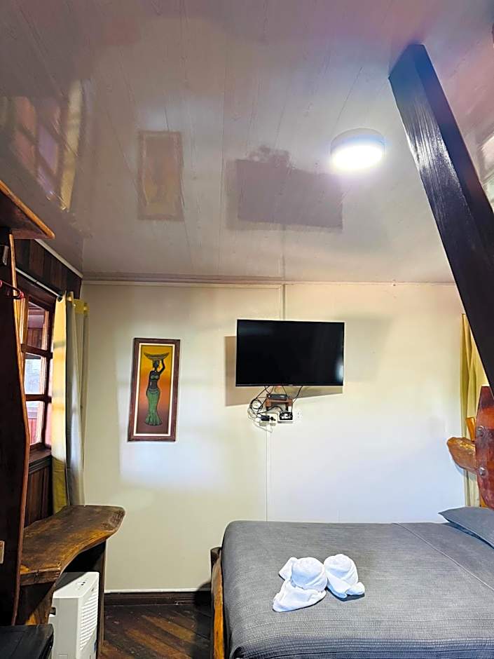 Hotel La Isla Inn