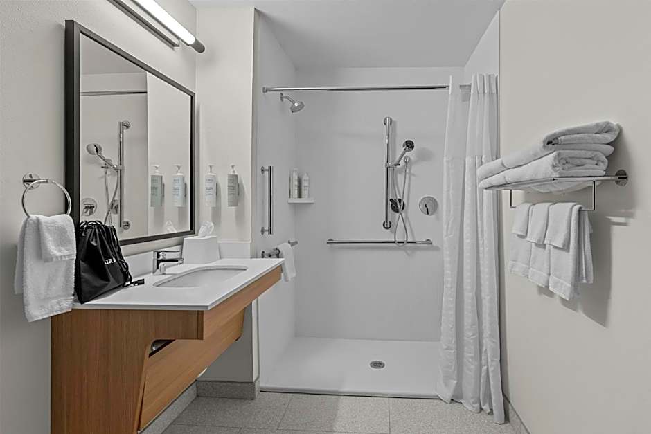 Spark by Hilton Brunswick
