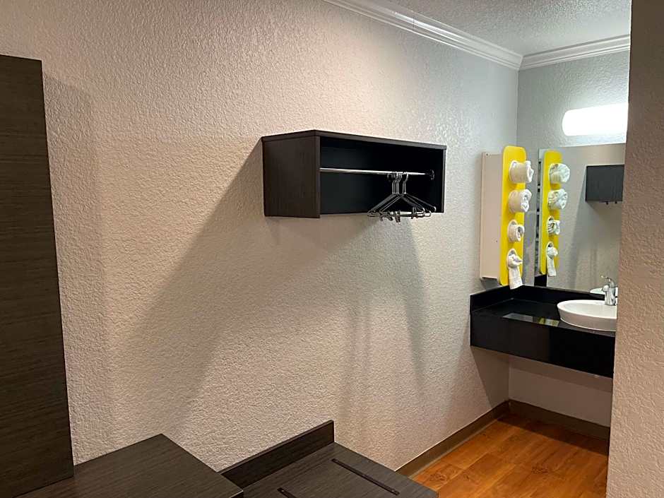 Motel 6 Sacremento, Ca - Downton